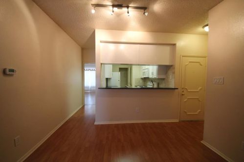 806 24th St, Austin TX  78705-4730 exterior