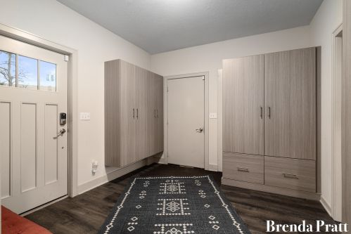 1827 Wealthy St, Grand Rapids MI 49506-2920 exterior