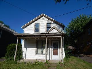 921 4th St, Stillwater, MN 55082-4019