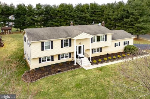 8 Acres Dr, Trenton, NJ 08690-3915