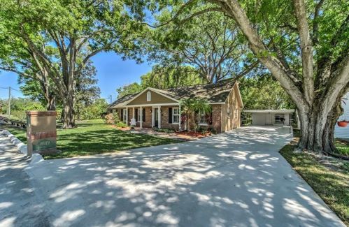 8919 Arrawana Ave, Tampa FL 33614-1810 exterior