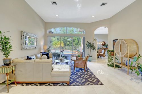 8211 Muirhead Cir, Boynton Beach FL 33472-5064 exterior