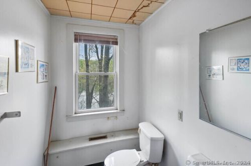 79 Commerce Ave, Killingly CT 06239-2804 exterior