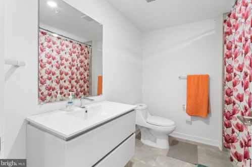 1950 8th St, Philadelphia PA 19122-2023 exterior