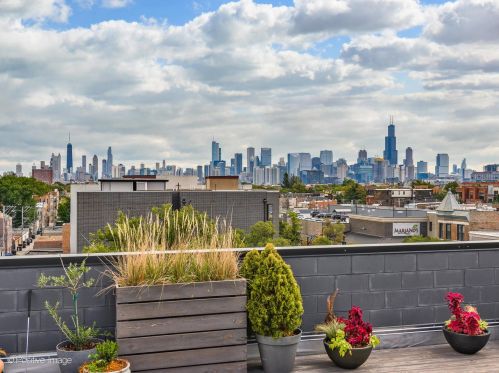 2116 Chicago Ave, Chicago IL 60622-4820 exterior