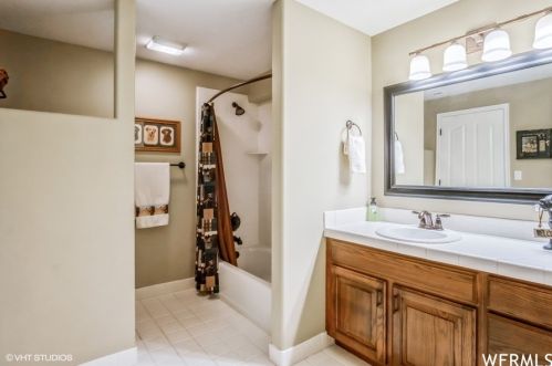 10664 Trailridge Cir, Sandy UT 84092-4758 exterior