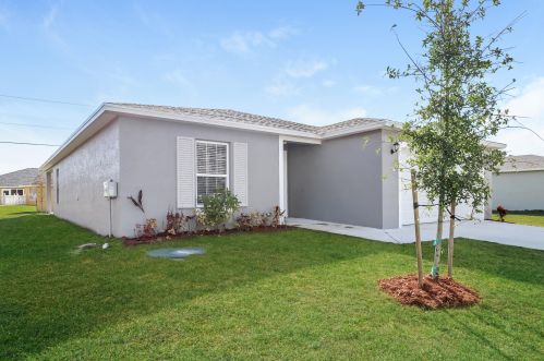 969 College Park Rd, Fort Pierce, FL 34953-5869