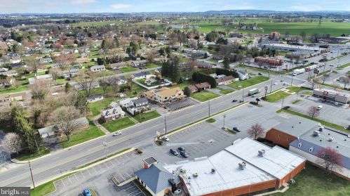 2453 Lincoln Hwy, Lancaster PA 17602-3323 exterior