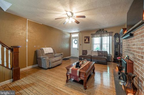 739 Charlotte St, Pottstown PA 19464-5947 exterior