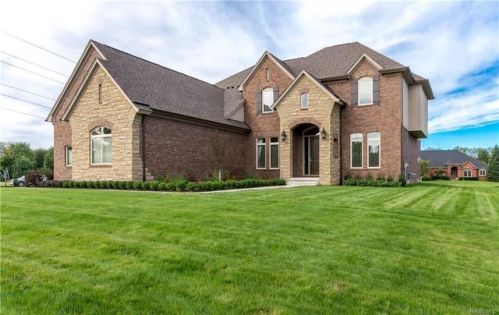 2684 Invitational Dr, Rochester, MI 48363-2455