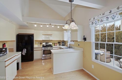 232 Kentucky Way, East Freehold NJ 07728-4630 exterior