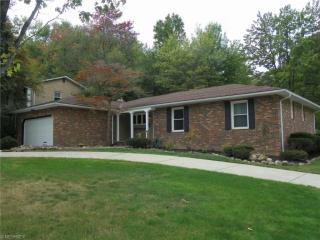 7702 Dogwood Ln, Cleveland, OH 44130-6138