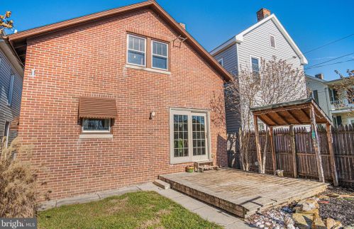 221 Locust St, Hanover PA  17331-2617 exterior