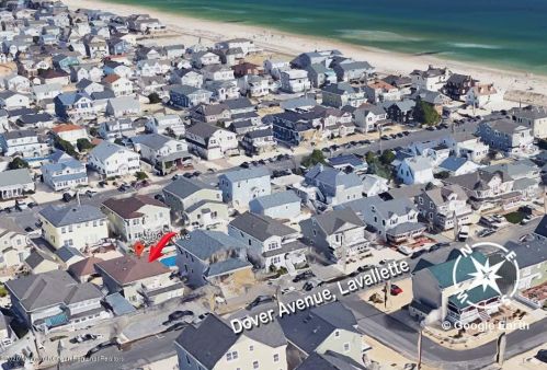 21 Dover Ave, Lavallette NJ 08735-2704 exterior