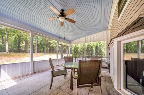 121 Grn Mdw Rd, Milford CT 06461-2258 exterior