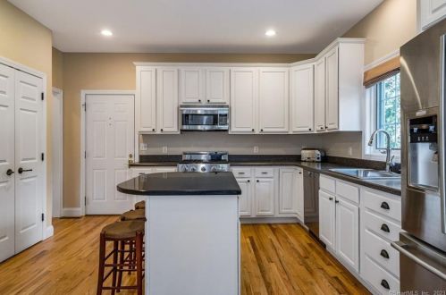 26 Overlook Farms Rd, Deep River CT 06419-1337 exterior