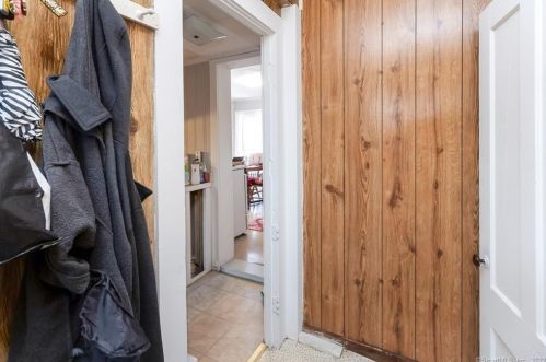 29 Prospect St, Enfield CT 06082-3443 exterior