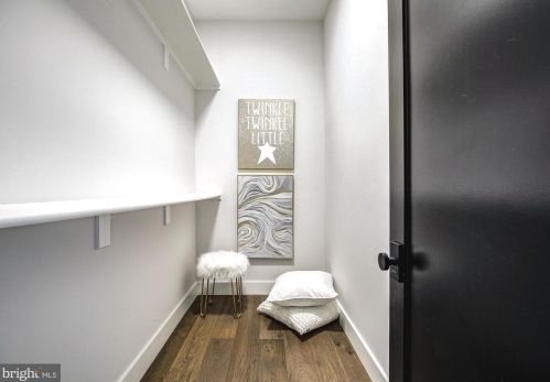 6160 Hardy Dr, Mc Lean VA 22101-3112 exterior