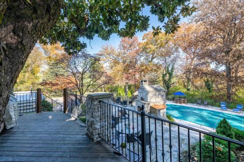 28 Huntleigh Wood, Saint Louis MO 63131-4814 exterior