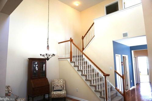 21 Fallview Ct, Trenton NJ 08690-3216 exterior