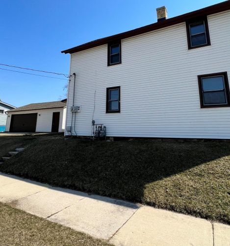 2316 Marshall St, Manitowoc WI 54220-4860 exterior