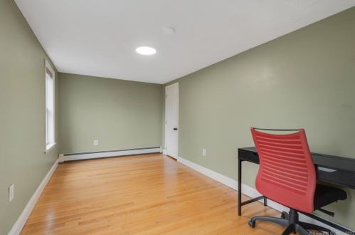 92 West St, Windsor Locks CT  06096-1813 exterior