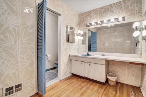 24 Phelps Ave, New Brunswick NJ 08901-3700 exterior