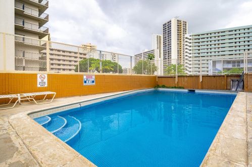 801 Ala Nioi Pl, Honolulu HI  96818-3056 exterior