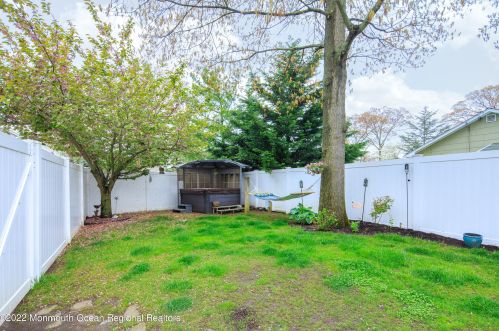 2215 Middle Ave, Point Pleasant Beach NJ 08742-5138 exterior