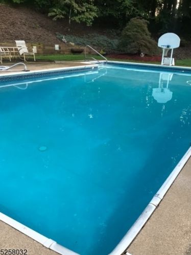 28 Chester Woods Dr, Chester NJ  07930-2828 exterior