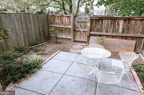 15301 Manor Village Ln, Rockville MD 20853-1820 exterior