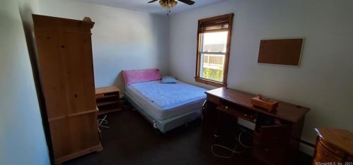 9 Spg St, Milford CT 06460-5052 exterior