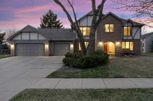 2307 Fld Stone Dr, Saint Paul MN 55120-1919 exterior