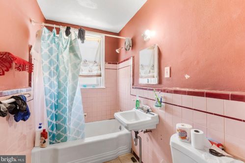 1301 Greeby St, Philadelphia PA 19135-2604 exterior