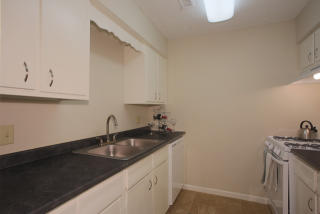 2859 93rd Plz, Omaha NE  68124-2843 exterior