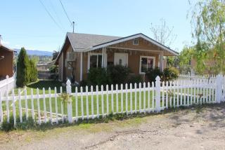 907 Chelan Ave, Wenatchee WA  98801-1506 exterior