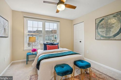 7433 Dunnington Pl, Alexandria VA  22315-5248 exterior