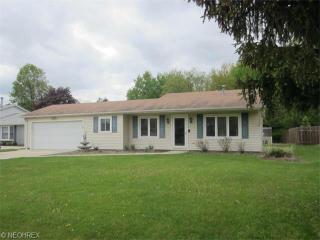 15700 Pinewood Dr, Cleveland OH  44149-5624 exterior