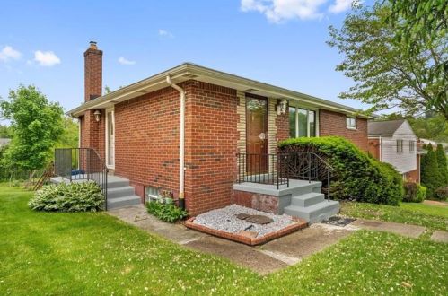 543 Lucy Dr, Pittsburgh PA 15236-3336 exterior