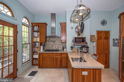 317 Lees Ave, Camden NJ 08108-3107 exterior