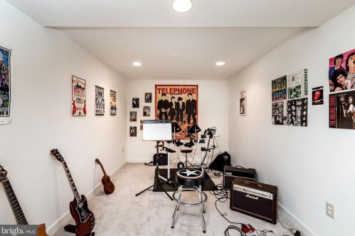 9820 Avenel Farm Dr, Rockville MD 20854-5410 exterior