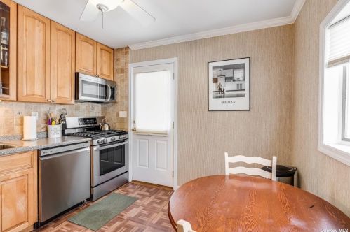 4 Lynhaven Pl, Commack NY 11725-3107 exterior