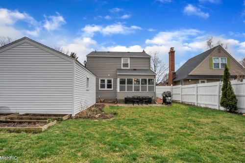 1205 Griswold St, Grand Rapids MI 49507-3814 exterior