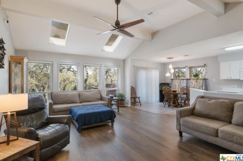 146 Lakeview Ct, Spring Branch, TX 78070-5398