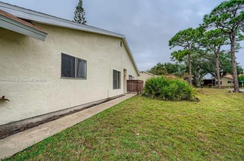 1489 Rivergreen Cir, Fort Pierce FL  34952-4130 exterior