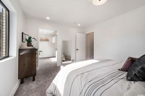 2447 Robidoux Rd, Sandy UT 84093-1129 exterior