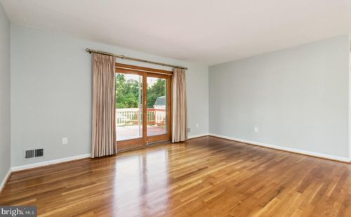 6425 Carriage Dr, Alexandria, VA 22310-3301