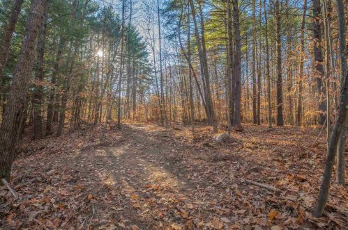 11 Bow Bog Rd, Concord NH 03304-4001 exterior