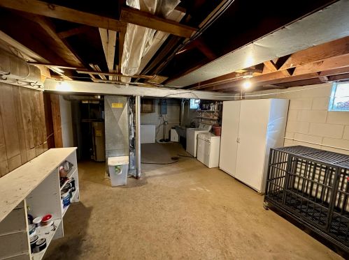 9312 Metcalf Pl, Milwaukee WI  53222-2649 exterior