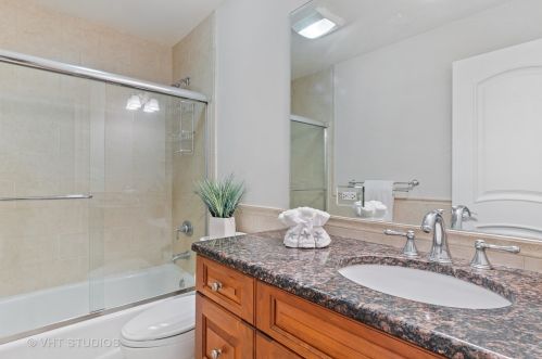 1619 Sunset Rdg Rd, Glenview IL 60025-2209 exterior